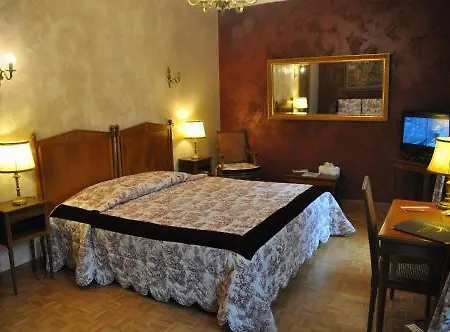Logis Du Grand Duc Restaurant Gincla