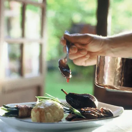 Logis Du Grand Duc Restaurant Hotel Gincla