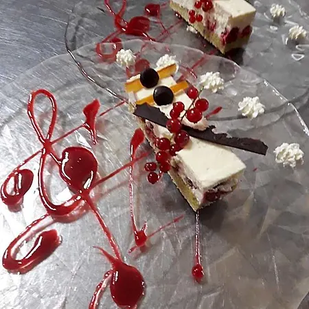 Logis Du Grand Duc Restaurant Gincla