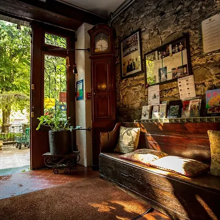 Logis Du Grand Duc Restaurant Hotel Gincla